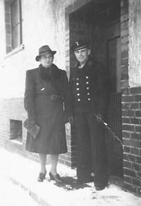 Rudi Kaczmarek mit seiner Mutter im Weihnachtsurlaub 1940